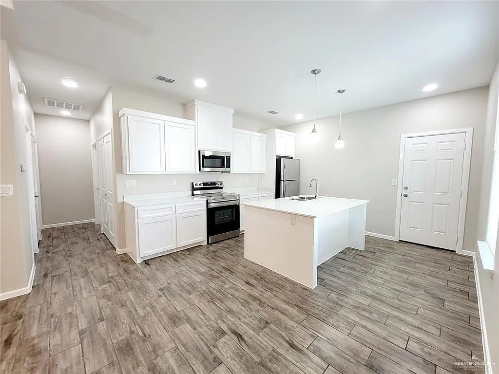 2 bed, 2.0 bath, 947 sqft, $995 — Photo 3