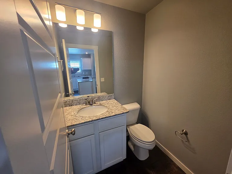 2828 Blackstone — Photo 6