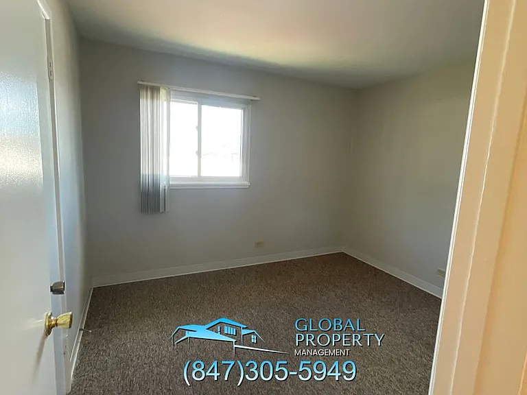267 E Grand Ave — Photo 23