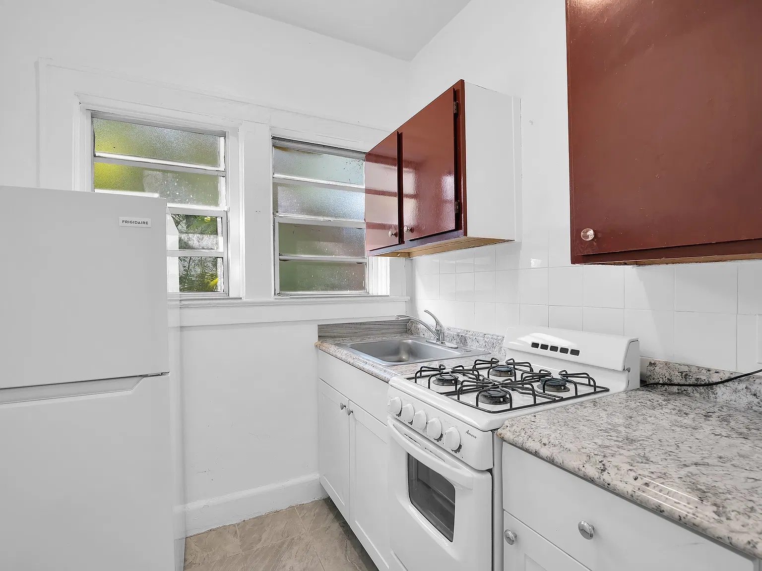 670 W 46th St — Photo 3