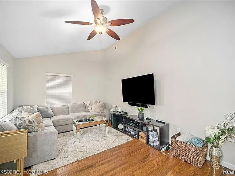 4108 Kent Rd — Photo 6