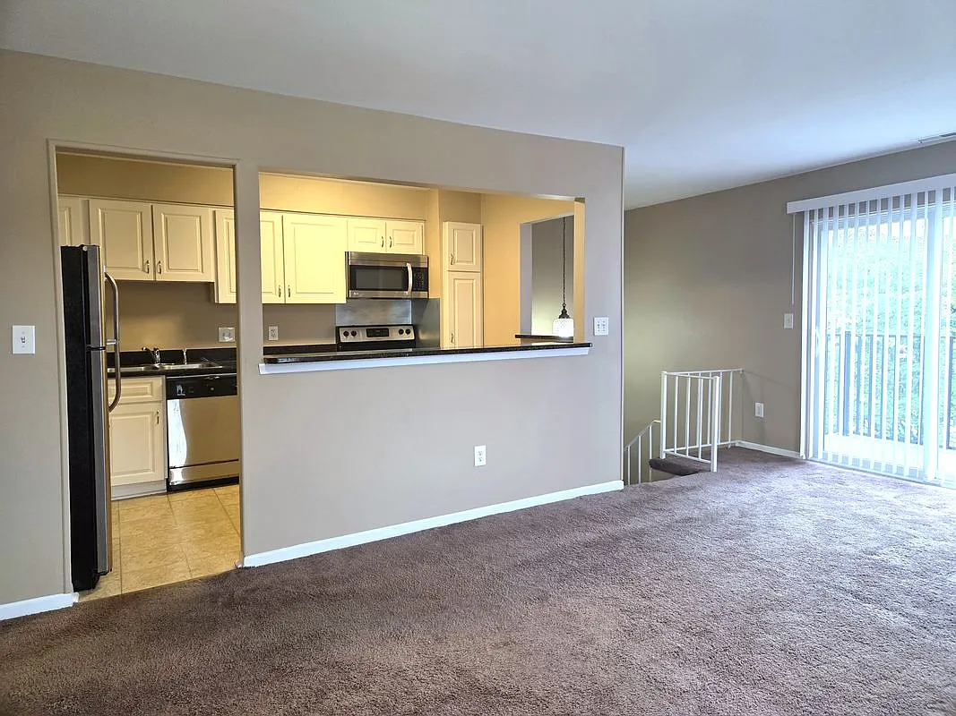 2 bed, 1.0 bath, 1197 sqft, $1,445 — Photo 4