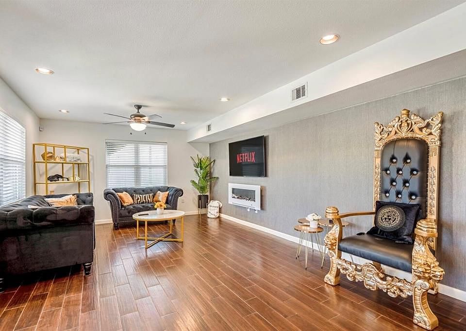 1st image of 3802 Blodgett St #1