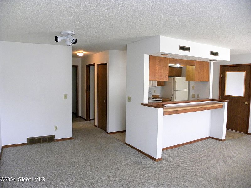 3rd image of 212 Victory Way