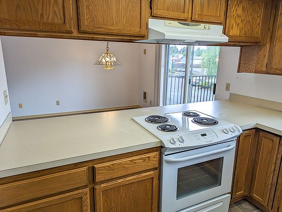 4th image of 4238-4252 Meadowbrook Ct NE