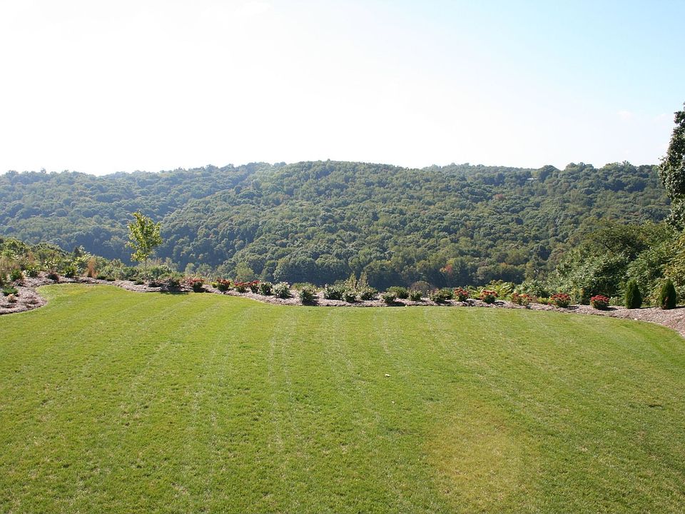 2nd image of 405 Avonworth Heights Dr