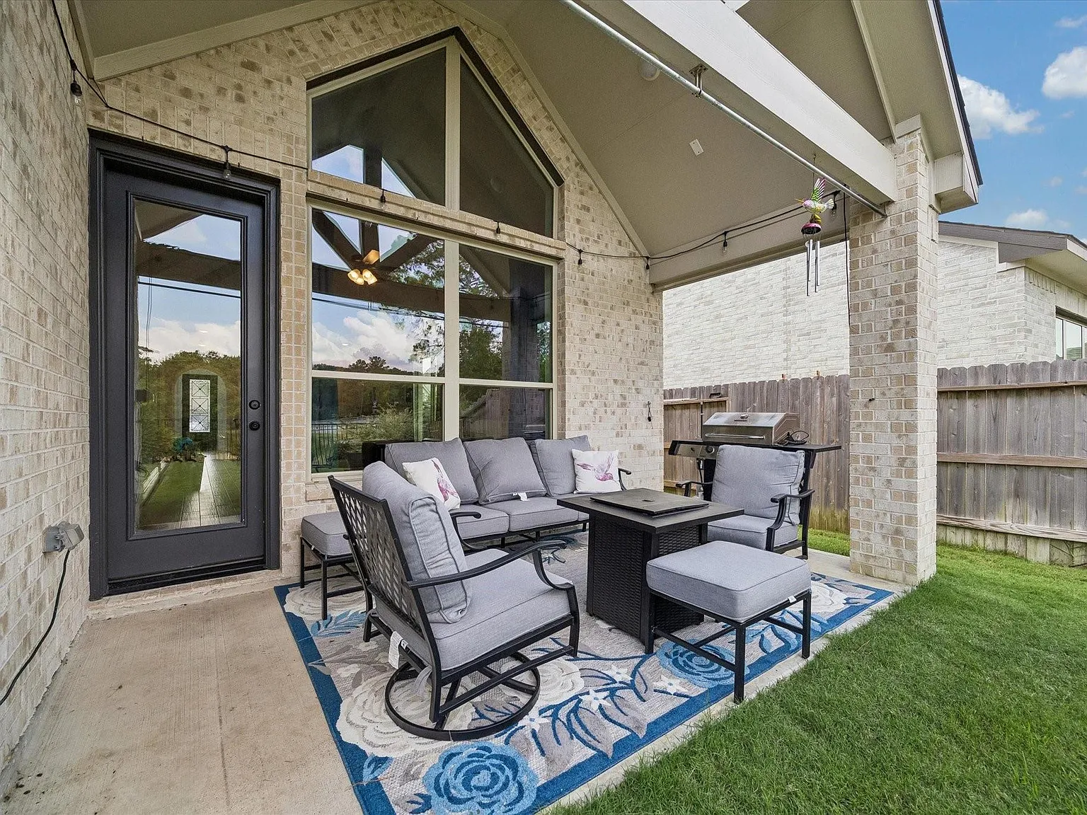 4 bed, 2.5 bath, 2652 sqft, $3,100 — Photo 3