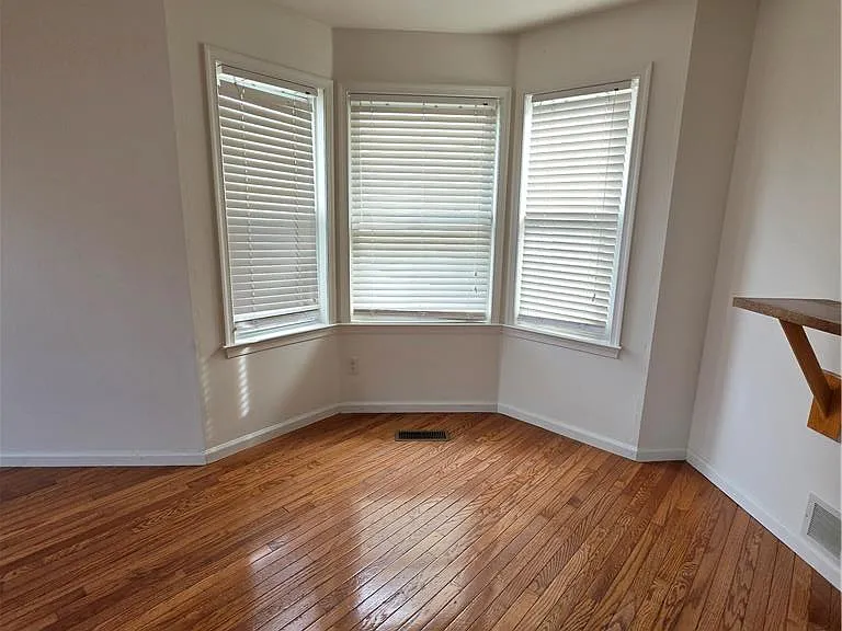325 Oxford Pl #325 — Photo 5