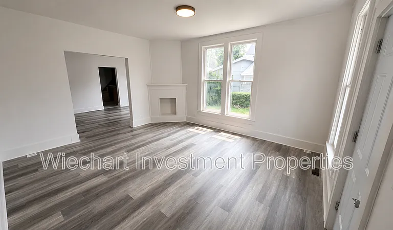 342 N Charles St — Photo 4