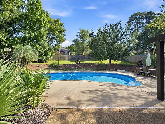 2nd image of 102 Spring Valley Dr