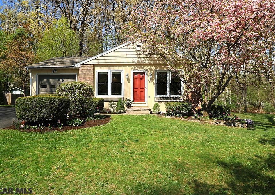 1st image of 437 Canterbury Dr
