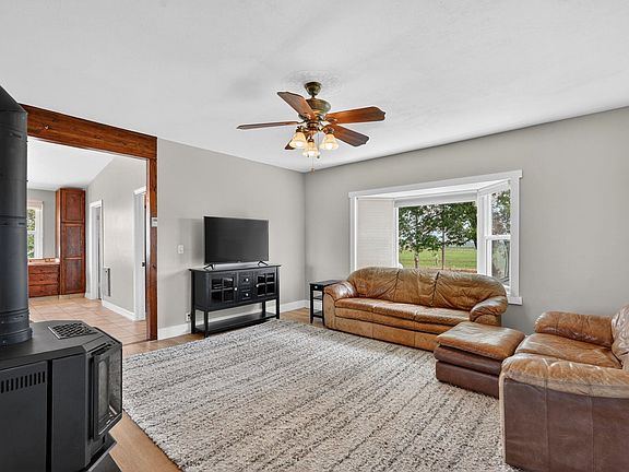 5th image of 2335 Fairview Rd