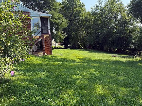 4th image of 1729 Iverson St