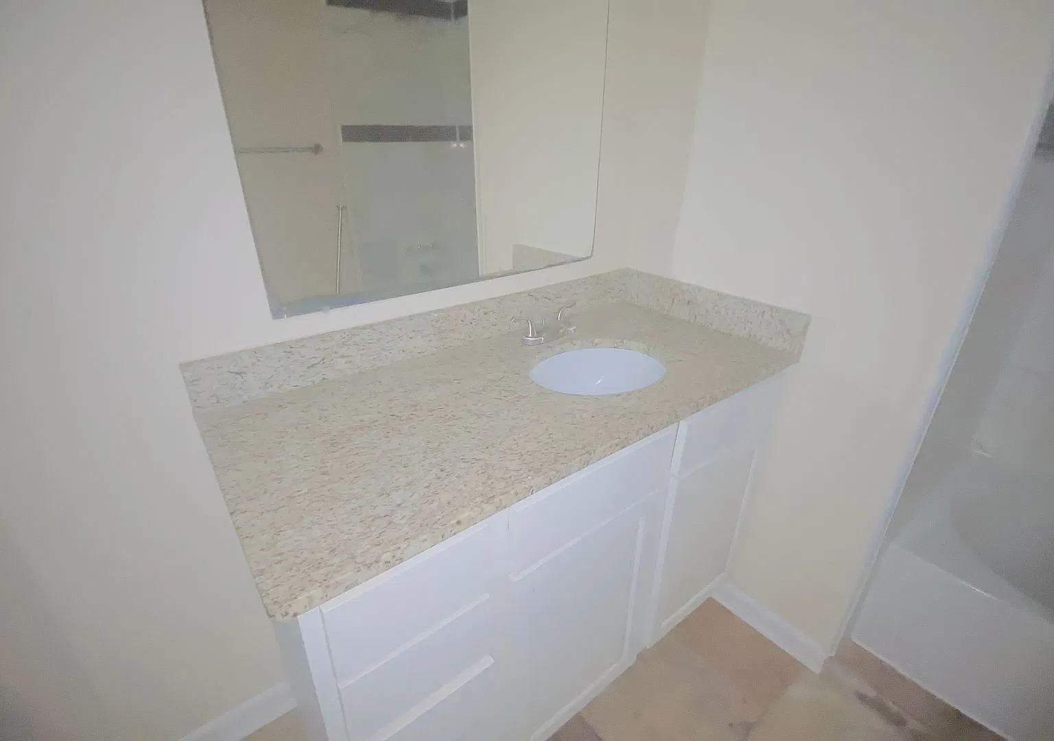 3 bed, 1058 sqft, $1,200 — Photo 4