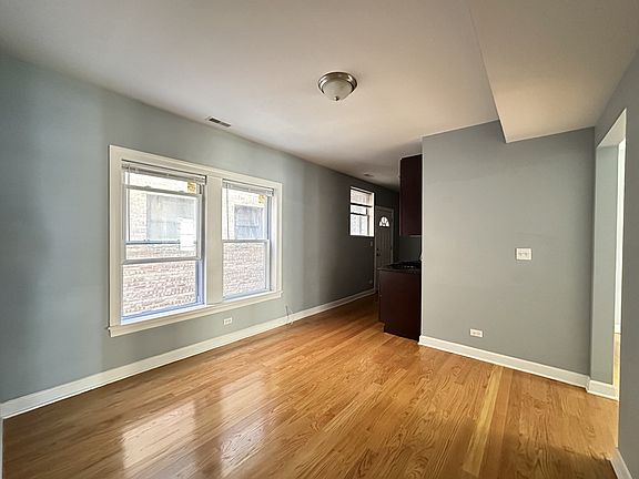 4th image of 1640 W Pratt Blvd #B2