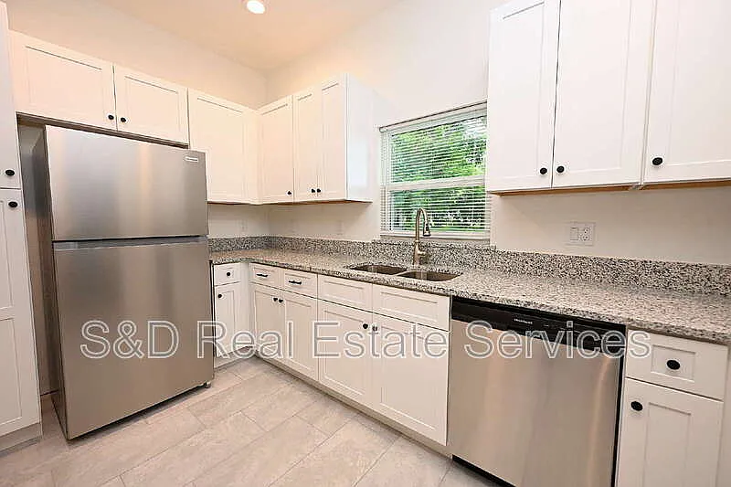 3 bed, 2.5 bath, 1619 sqft, $1,800 — Photo 3