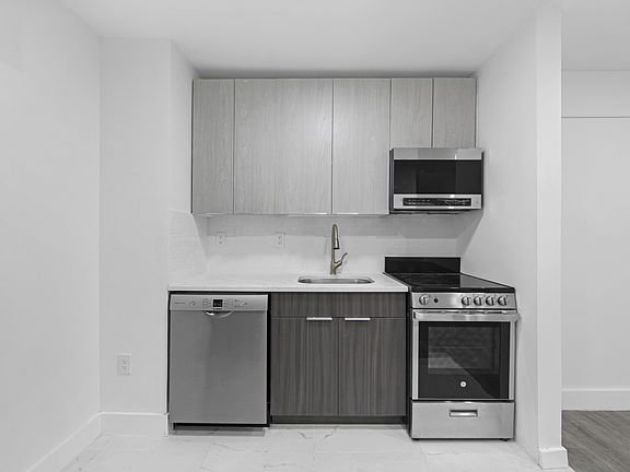 4th image of 111 E 38th St APT 4C