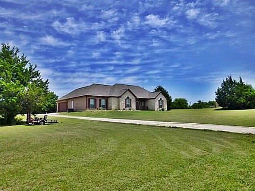 3rd image of 300 Cedar Hill Cir