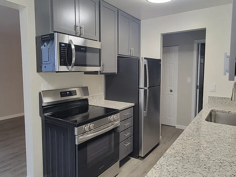 Sheraton Place Apartments — Photo 14