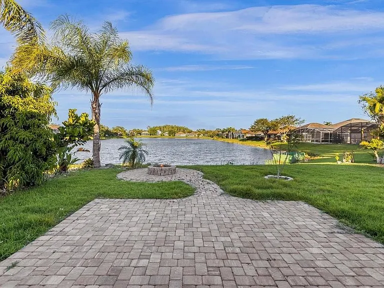 13131 Luxbury Loop — Photo 32