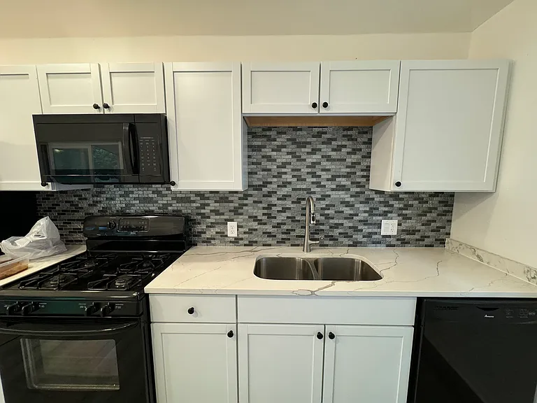 115 N Greenfield Ave — Photo 9