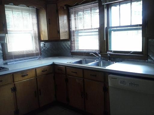3rd image of 1219 W Main St