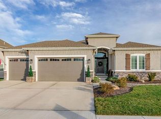 5725 NW Barn Hill Rd, Parkville, MO 64152