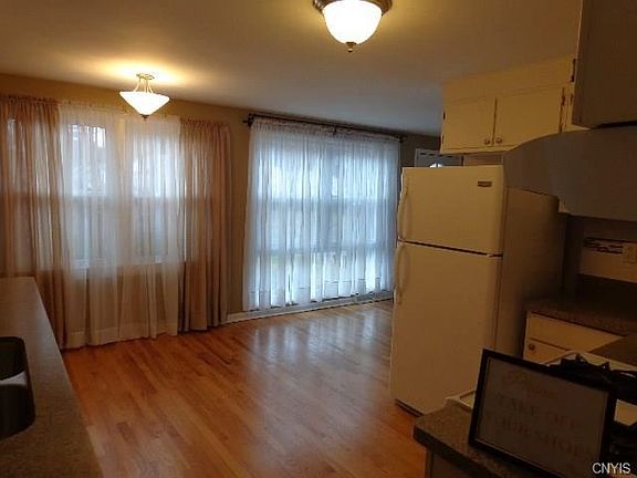 4th image of 120 Helen St
