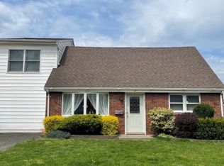 27 Lakeview Ave, Rochelle Park, NJ 07662