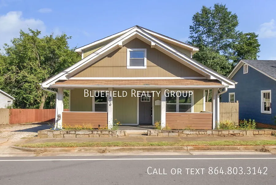 3BR/2BA rental home near Furman in Greenville's Cherrydale district $2100/mo — Photo 1