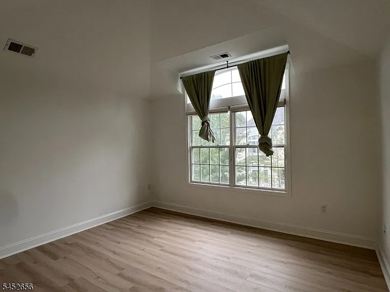 311 Kensington Ln — Photo 22
