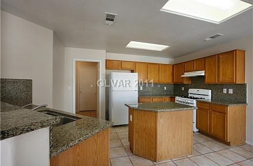 3rd image of 944 Moore Oaks Ct