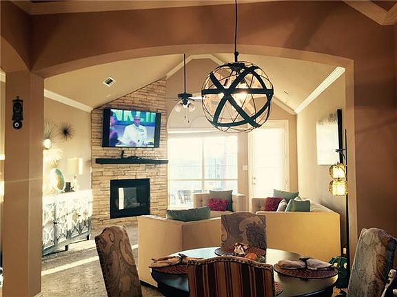 2nd image of 2204 Stone Creek Dr