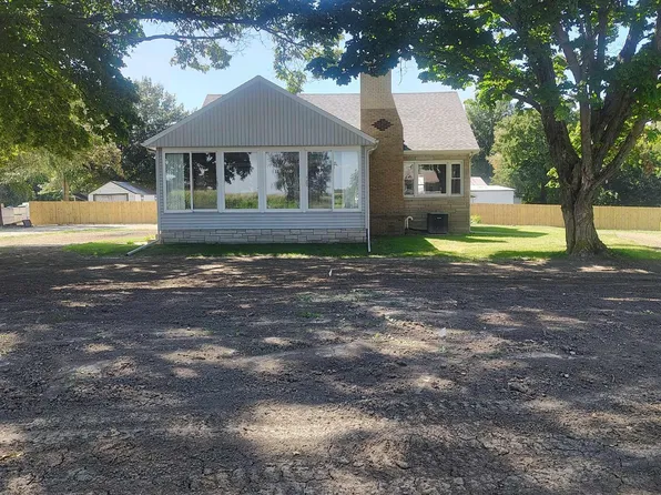 22401 E State Highway 116, Farmington, IL 61531
