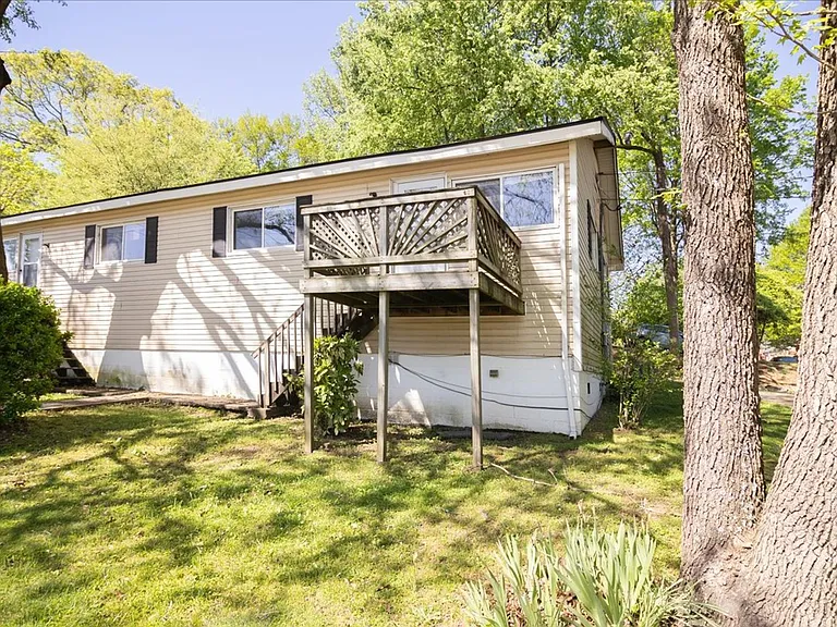1096 Herndon St NW #B — Photo 4