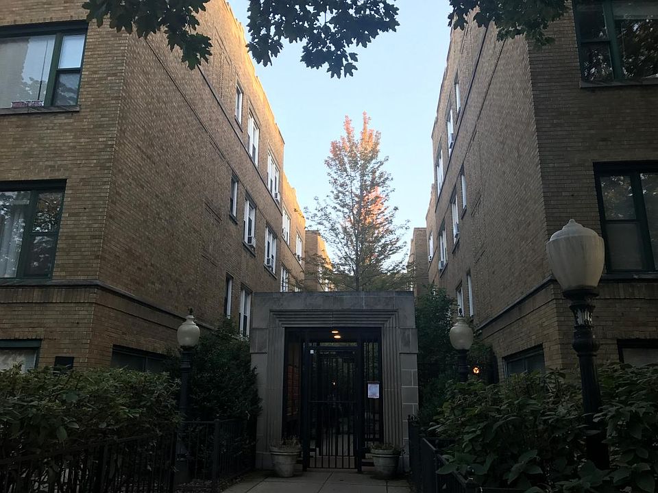 1st image of 681 1/2 W Wrightwood Ave APT 1E