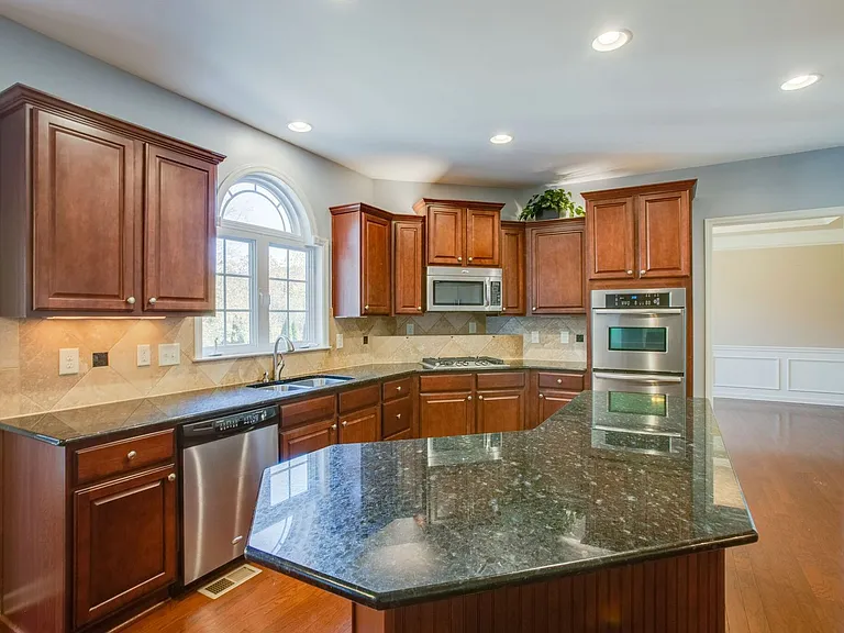 417 Gambrel Ct — Photo 38