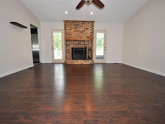4th image of 309 Westglen Dr