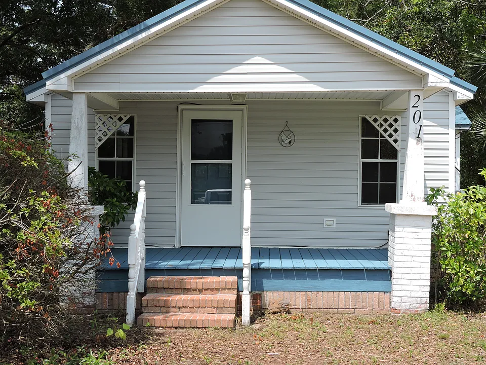 201 Dixie St