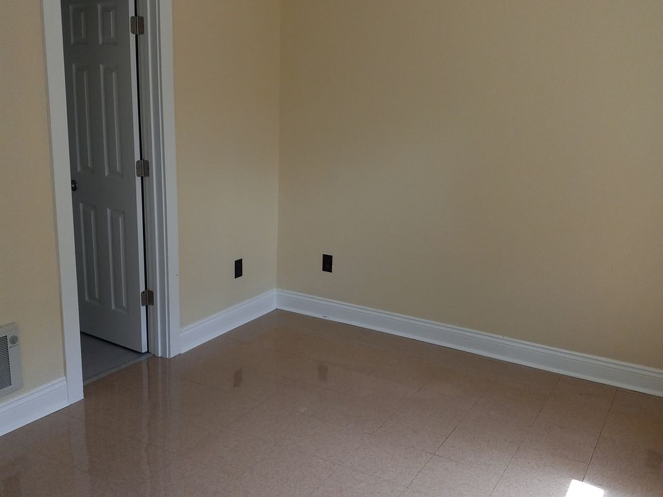 Bedroom fits a Queen bed