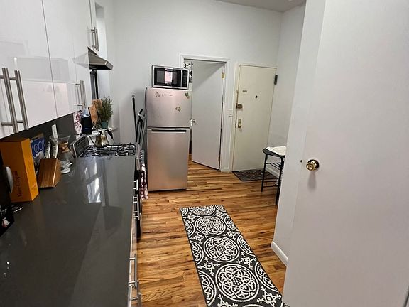 3rd image of 11 Stanton St #5A