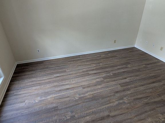 5th image of 1030 Brookview Dr #21C
