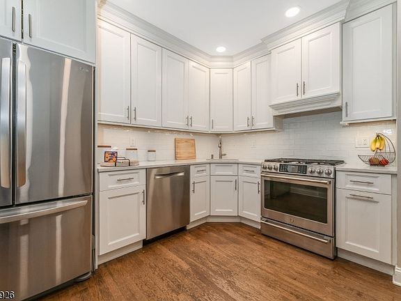 3rd image of 706 Park Place