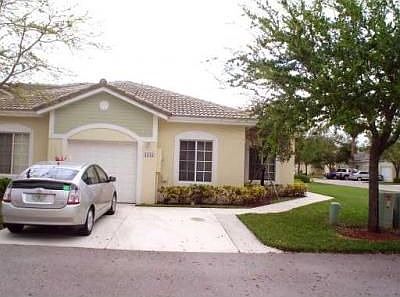 1st image of 1015 SW 42nd Ave