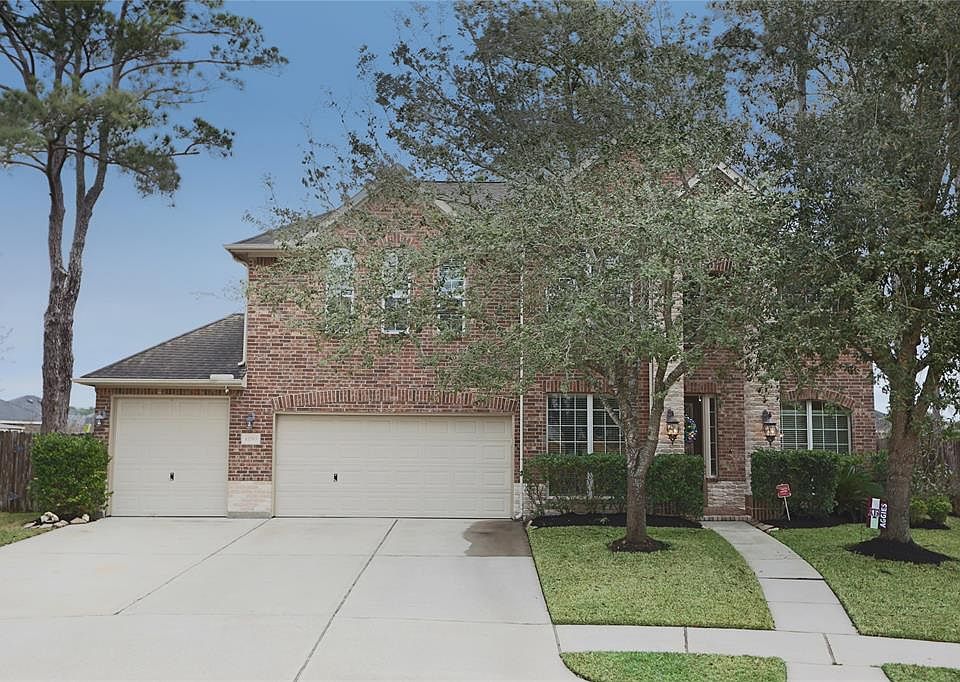 Welcome home! 12703 Madera Canyon is a fantastic home on an over-sized lot, with an extended covered patio and 3 car garage, and an extra-wide driveway as well.