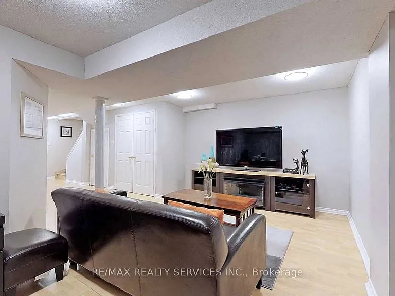 6897 Bansbridge Cres — Photo 16