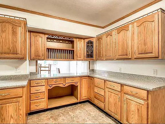2nd image of 506 Pine Cone Dr