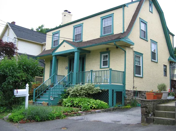 17 Berrian Pl, Greenwich, CT 06830