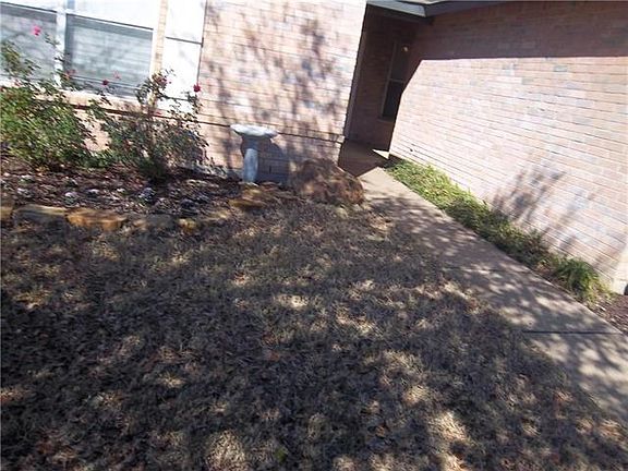 3rd image of 2809 Yukon Dr