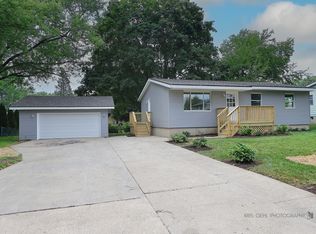 111 Peachtree Ln, Woodstock, IL 60098